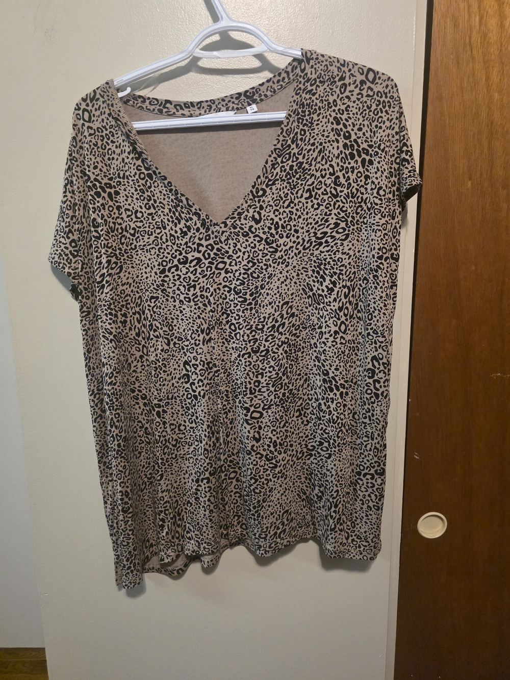 Reitmans Taupe and Black Leopard V-Neck Short Sleeve Top